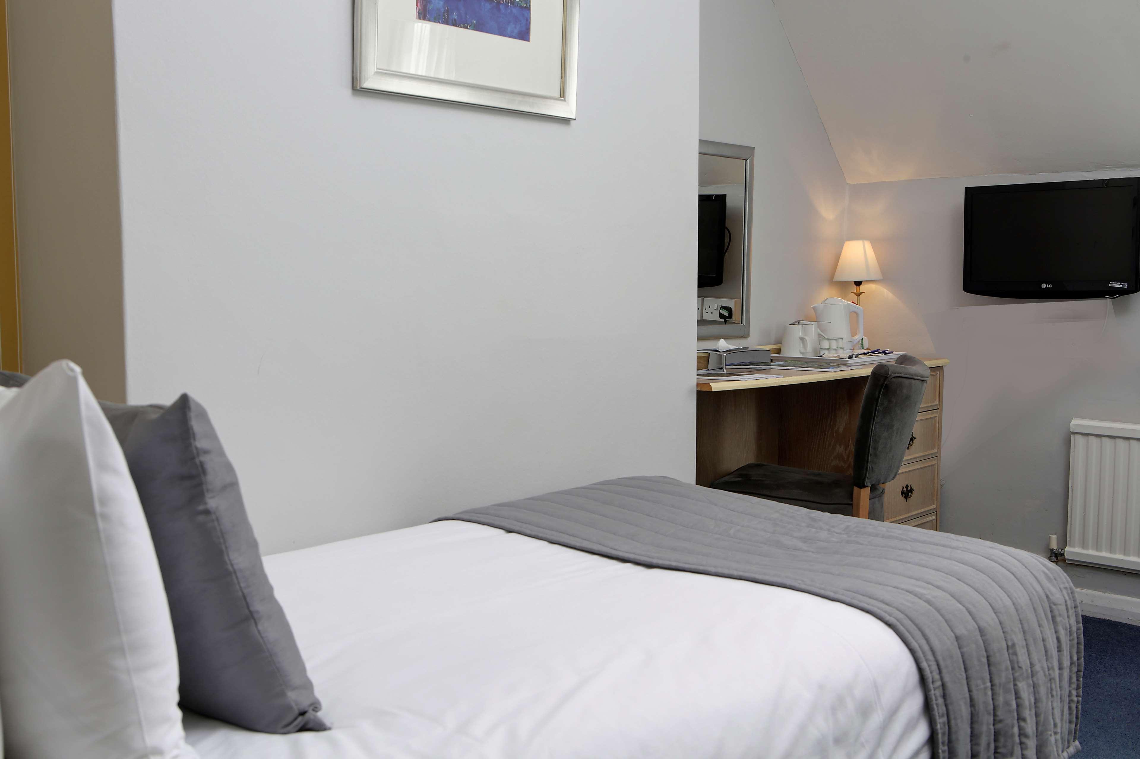 Best Western Reading Calcot Hotel Exterior photo